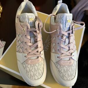 Women’s MK trainer Georgie trainer multi pink